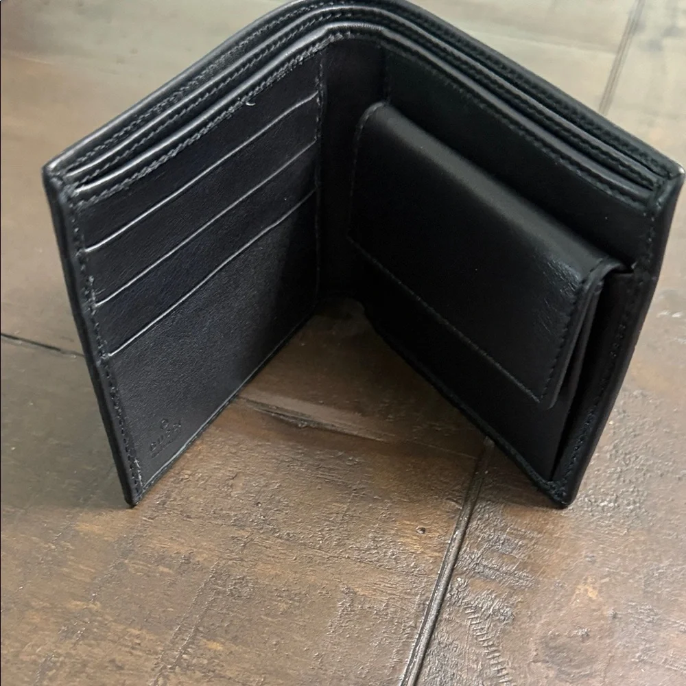 Authentic Gucci Black Leather Men’s wallet